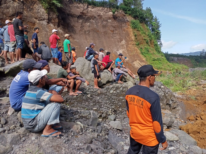 Ketinggian Longsor di Tambang Pasir Pronojiwo Lumajang Capai 20 Meter