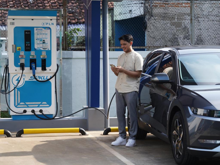 Begini Cara <i>Ngecas</i> Kendaraan Listrik di SPKLU Pakai PLN Mobile