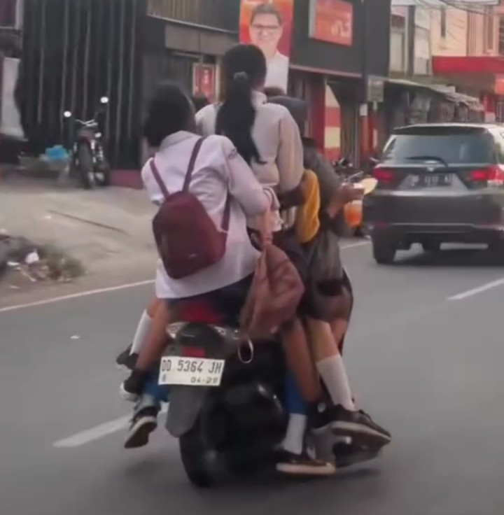 Viral Emak-Emak Naik Motor Bonceng Enam di Makassar, Nopol Tak Terdaftar
