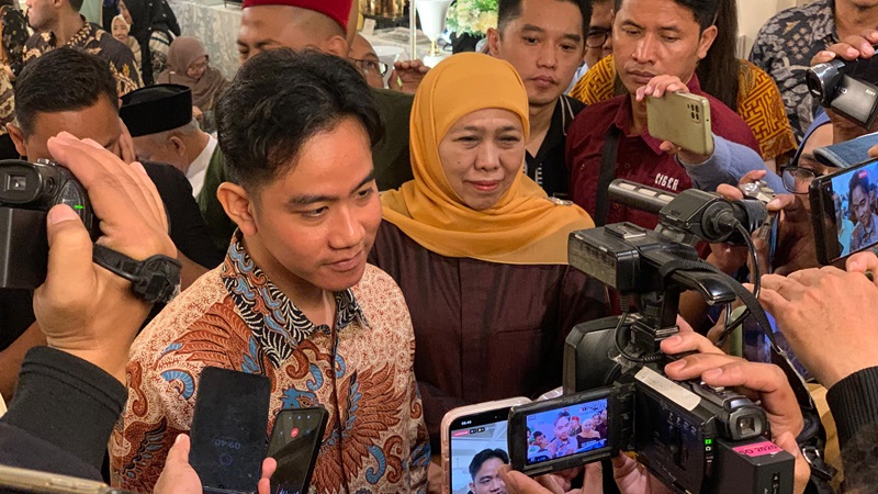 Gibran Rakabuming Raka saat silaturahim di kediaman Khofifah di kawasan Jemursari Surabaya. (Medcom.id/Amal)