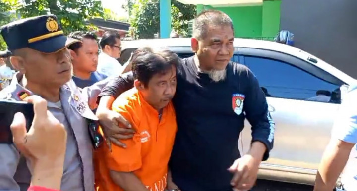 Teriakan 'Nyawa Dibayar Nyawa' Iringi Rekonstruksi Pembunuhan Bocah di Bekasi