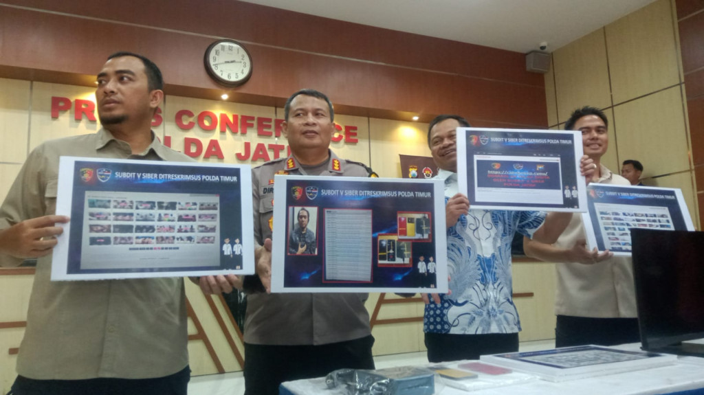 Polda Jatim merilis kasus pengelola website pornografi anak. (Medcom.id/Amal)