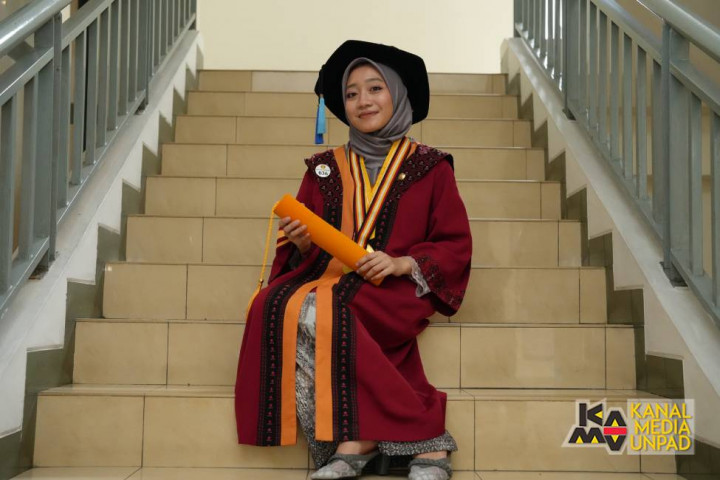 Sempat Terhalang Biaya, Berkat Bidikmisi Sania Kini jadi Wisudawan Terbaik Unpad