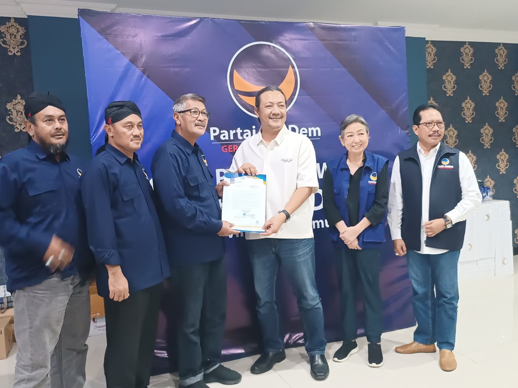 DPW NasDem Jatim memberikan rekomendasi kepada bacabup Kediri. (Medcom.id/Amal)