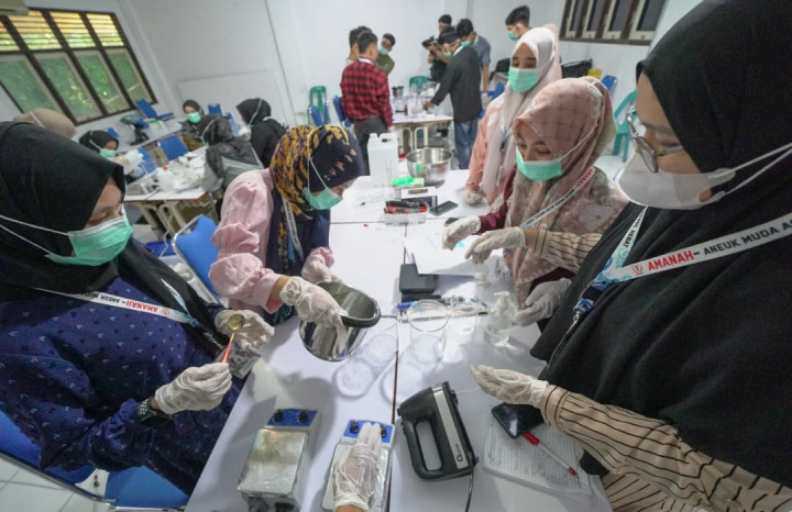 Amanah Edukasi Pemuda Aceh Membuat Lotion dan Sabun Cuci dari Nilam
