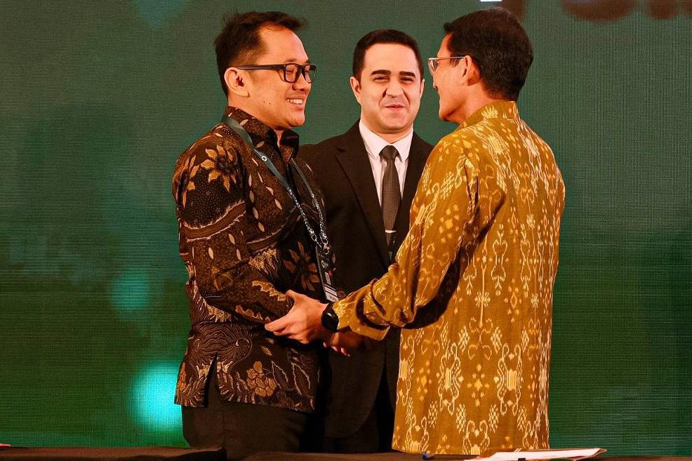Menparekraf Sandiaga Uno mengapresiasi Hanung yang telah bekerja sama dengan JTA International Investment Holding dalam pengembngan studio alam Gamplong. Dok. Kemenparekraf