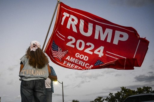 Kepanasan Tunggu Acara Donald Trump, 11 Orang Dilarikan ke Rumah Sakit