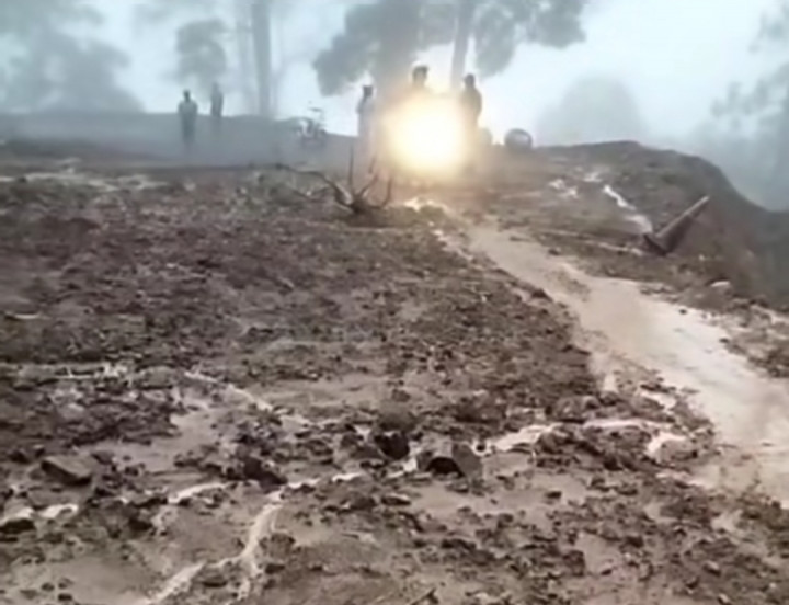 Jalur Penghubung Malang-Lumajang Ditutup Total, Pengendara Diimbau Lewat Tol Cikali