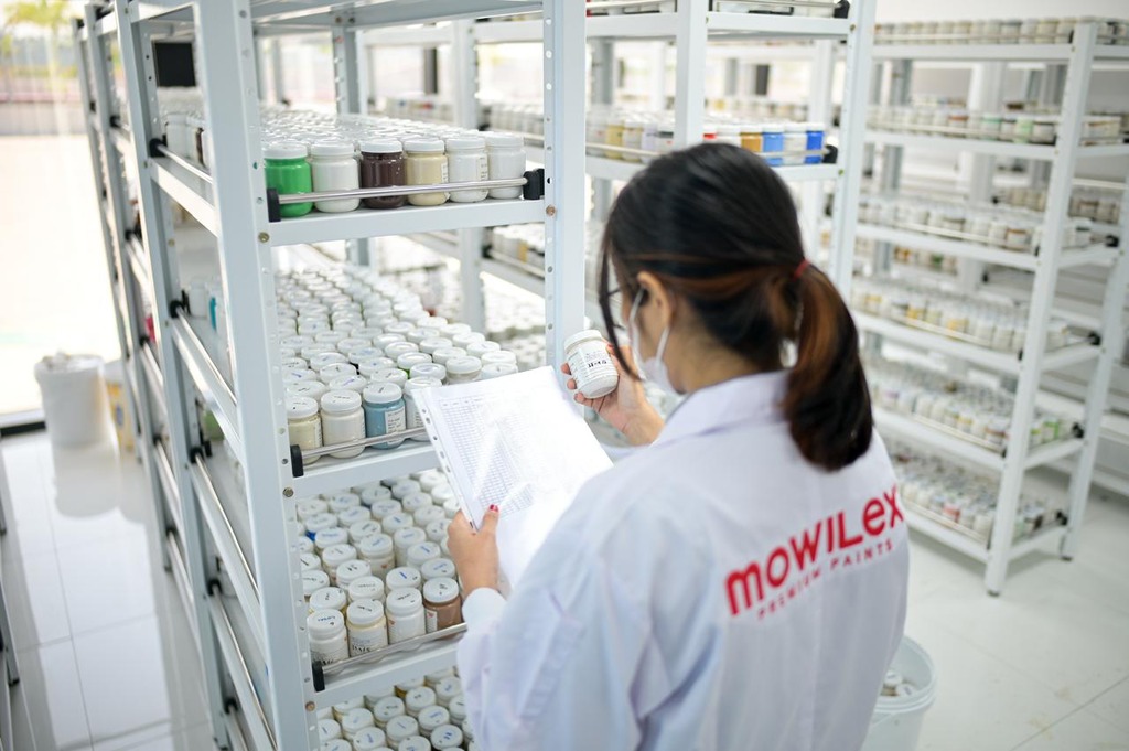Proses produksi cat daur ulang yang dilakukan Mowilex. Dok. Ist