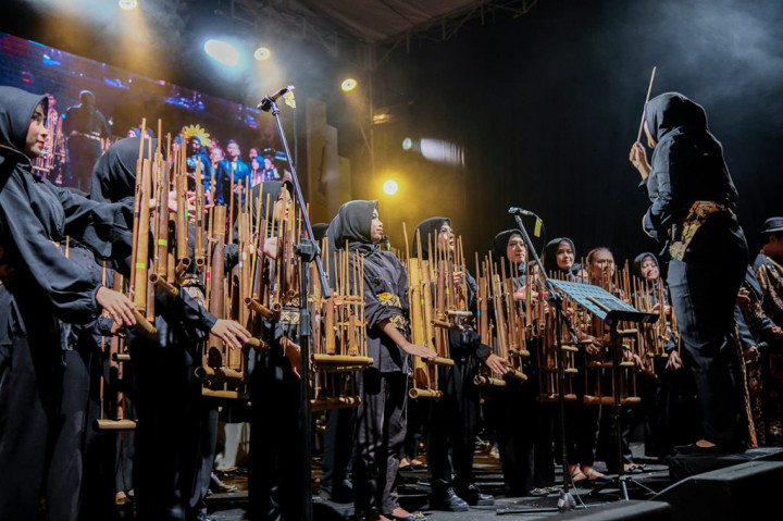 Terlama di Indonesia, Kota Bandung Pecahkan Rekor Main Angklung 12 Jam