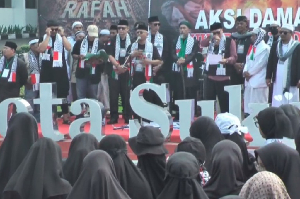 Gelar Aksi Bela Palestina, Ribuan Umat Muslim di Sukabumi Serukan Boikot Produk Israel
