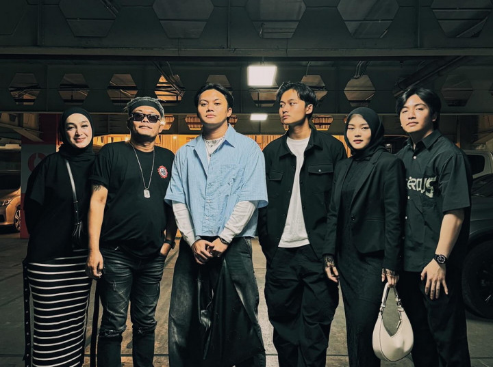 Bangganya Rizky Febian Lihat Adik Bintangi Film Dilan 1983