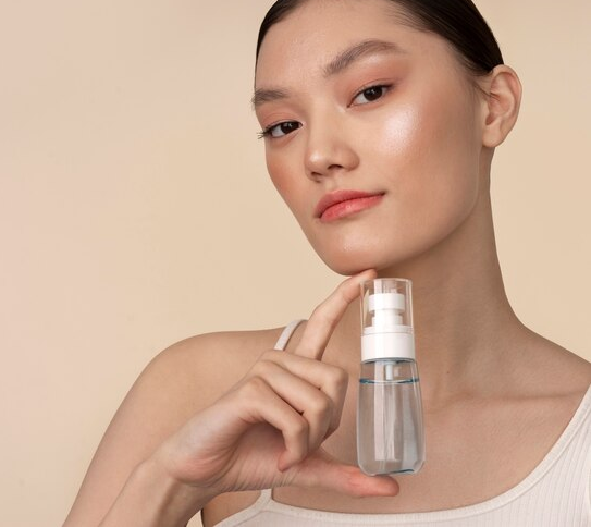 7 Rekomendasi Serum Pencerah Wajah yang Halal dan Sudah BPOM