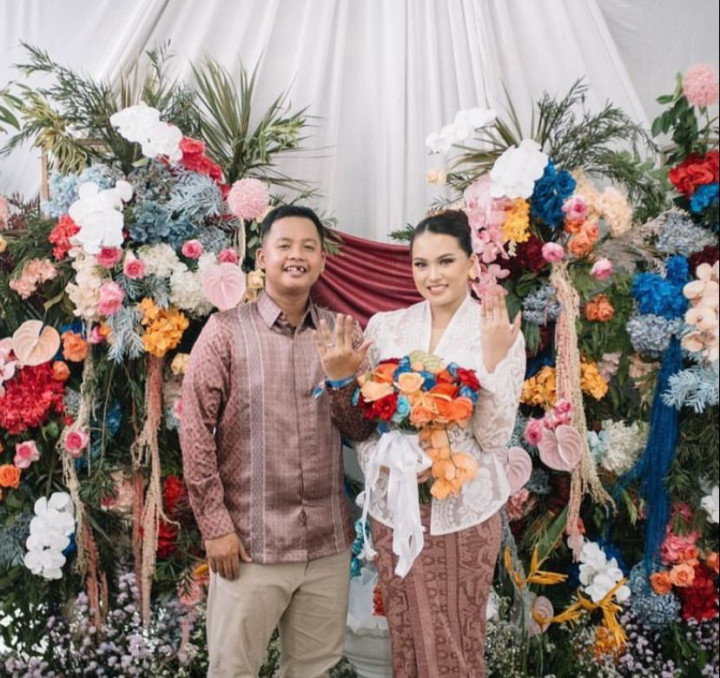 Selamat! Dustin Tiffani Tunangan