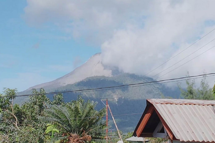 Gunung Lewotobi Laki-laki Kembali Erupsi, PVMBG Naikan Status jadi Siaga