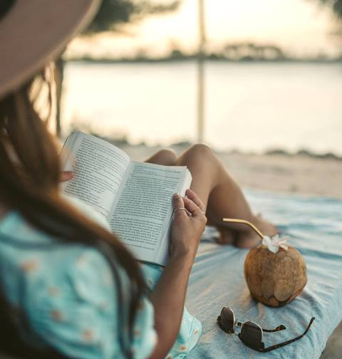 Selain segar, simak manfaat air kelapa untuk kesehatan kulit kamu. (Foto: Ilustrasi/Dok. Unsplash.com)