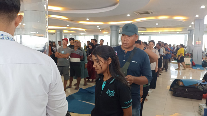 Penumpang KM Umsini Mulai Diberangkatkan