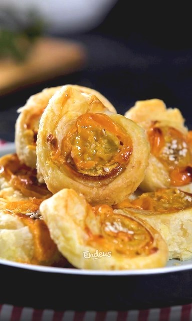 Resep bananan cheese puff ini mudah banget dibuatnya, dan dimasak dengan air fryer lho, minus minyak! (Foto: Dok. Endeus TV)
