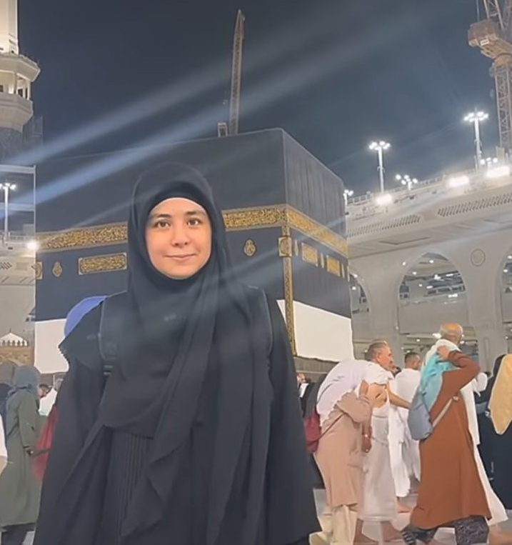 Risty Tagor Bersyukur Naik Haji Melalui Undangan dari Kerajaan Arab Saudi