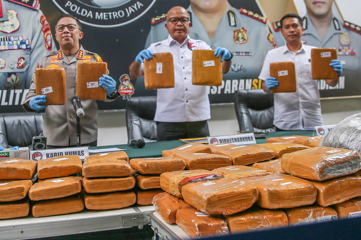 Polda Metro Jaya Bongkar Kasus Narkoba Jenis Ganja Seberat 99,48 Kg