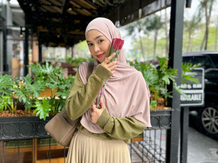 Oki Setiana Dewi Ungkap Alasan Foto Pribadi Ria Ricis Diancam Disebar