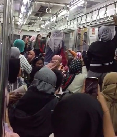 Viral Suasana Mencekam dalam KRL Gegara Ada Tawuran di Kampung Bahari