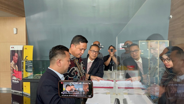 Kubu Hasto Resmi Mengadukan Penyidik KPK ke Dewas