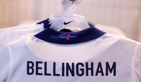 Kacau! Jersey 'KW' Timnas Inggris Laris Manis, Nike Merugi