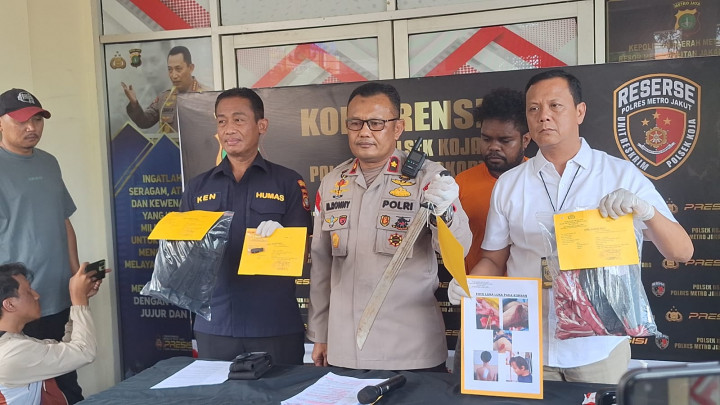 Kesal Motor Dilempar Batu, Seorang Pria Bacok 4 Warga di Koja