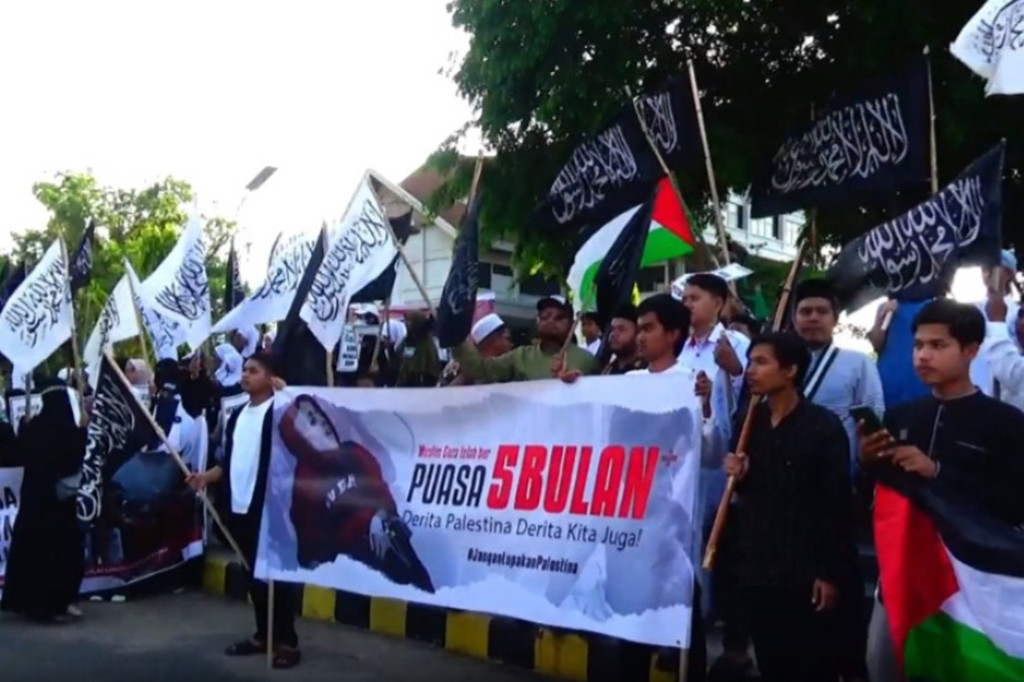 Ratusan Santri dan Warga di Lhokseumawe Gelar Aksi Damai Bela Palestina