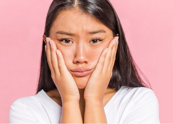  banyaknya aktivitas di luar ruangan yang dijalani serta seiring bertambahnya usia, kulit wajah mulai menunjukkan tanda-tanda stres dan penuaan dini. Ilustrasi-Freepik