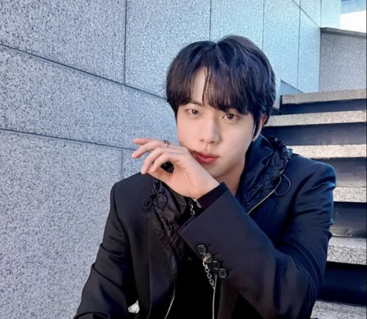 Coba Cium Jin BTS, Penggemar Dilaporkan ke Polisi