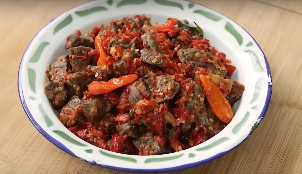 Resep Sambal Paru yang ala Devina Hermawan. Dok. YouTube Devina Hermawan