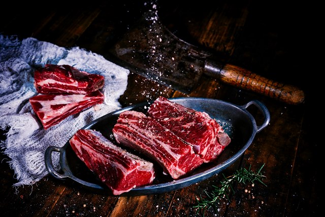 Kamu bisa memilih cara untuk menyimpan daging di dalam kulkas. (Foto: Ilustrasi/Dok. Unsplash.com)