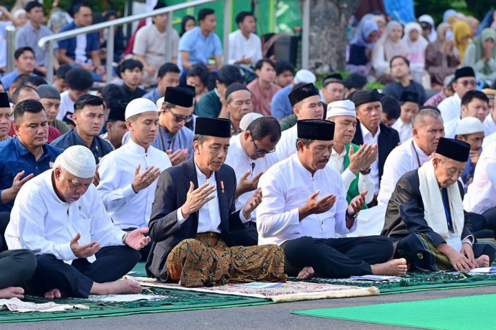 Momen Jokowi dan Iriana Salat Iduladha di Kota Semarang