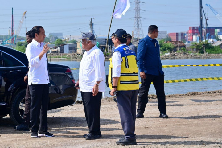 Tinjau Proyek Penahan Banjir Rob di Semarang, Jokowi: Bisa Tahan 30 Tahun