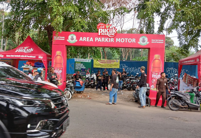 Area parkir PRJ yang dikelola ormas. Foto: Medcom.id/Christian