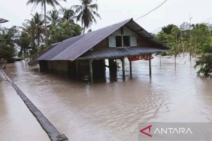 4.000 Warga Nias Barat Terdampak Banjir dan Longsor