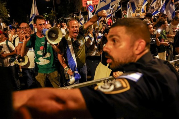 Aksi Protes di Luar Rumah Netanyahu Ricuh, Polisi Jambak Rambut Demonstran