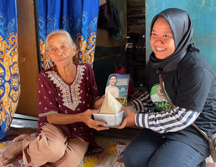 Warga Muaro Jambi Antusias Terima Daging Kurban Matang dari Bachyuni