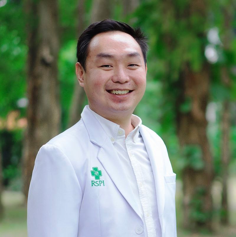 dr. Benny Nelson, Sp. D. V. E selaku Dokter Spesialis Dermatologi Venereologi Estetika RS Pondok Indah – Pondok Indah. Dok. Ist