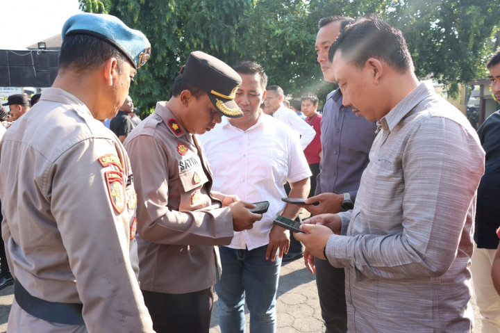 Polres Kudus Sidak Ponsel Anggota Pastikan Tak Ada Judi Daring