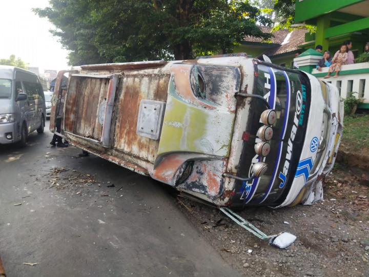 Bus Rombongan Siswa Terguling di Jepara Diduga Akibat Rem Blong