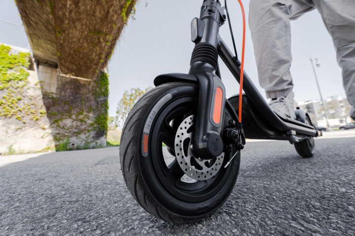 Segway Ninebot KickScooter F2 Hadir, Harganya?
