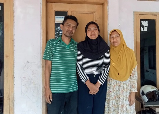 Kisah Love’s, Anak Penjual Rempeyek Kuliah Gratis di FEB UGM Tanpa Tes