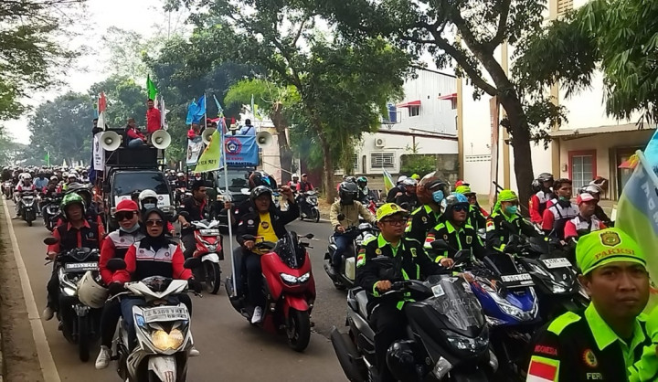 Tolak Iuran Tapera, Ribuan Buruh Blokade Ruas Tol Bitung