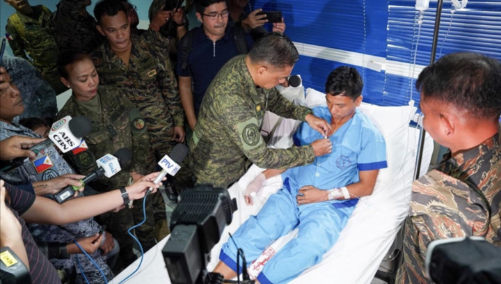 Tentara Filipina Lawan Penjaga Pantai Tiongkok Pakai 'Tangan Kosong'