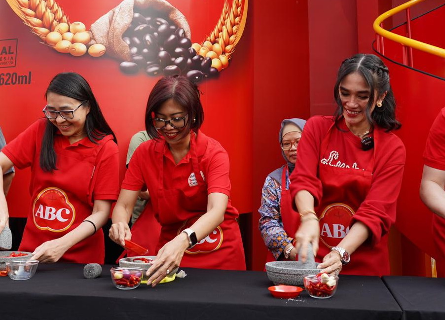 Ussy Sulistyawaty Pamer Keahlian Ngulek di PRJ (Foto: instagram)