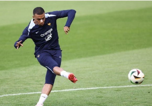 Alasan Kylian Mbappe Kemungkinan Dilarang Pakai Masker Pelindung Hidung