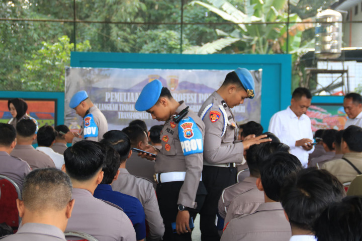 Cegah Judi Online, Ponsel Milik Anggota Polisi di Malang Bakal Diperiksa